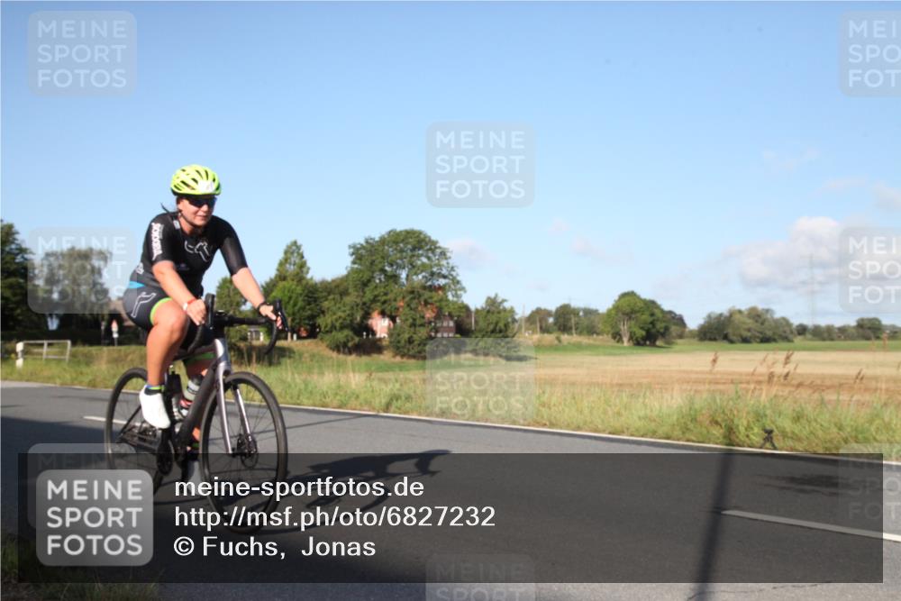 25.08.2024 - Elbe Triathlon Hamburg Fuchs,  Jonas http://msf.ph/oto/6827232 25.08.2024 09:09:22 Radfahren 261, 121, 141, 46, 303 meine-sportfotos.de