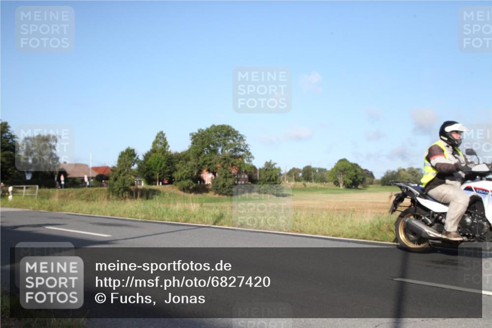 25.08.2024 - Elbe Triathlon Hamburg Fuchs,  Jonas http://msf.ph/oto/6827420 25.08.2024 09:12:03 Radfahren 194, 43, 135 meine-sportfotos.de