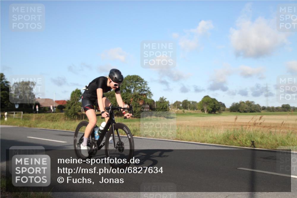 25.08.2024 - Elbe Triathlon Hamburg Fuchs,  Jonas http://msf.ph/oto/6827634 25.08.2024 09:16:03 Radfahren 68, 133, 144, 249, 359 meine-sportfotos.de