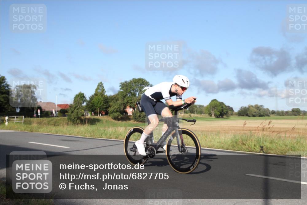 25.08.2024 - Elbe Triathlon Hamburg Fuchs,  Jonas http://msf.ph/oto/6827705 25.08.2024 09:17:37 Radfahren 256, 257, 1851 meine-sportfotos.de