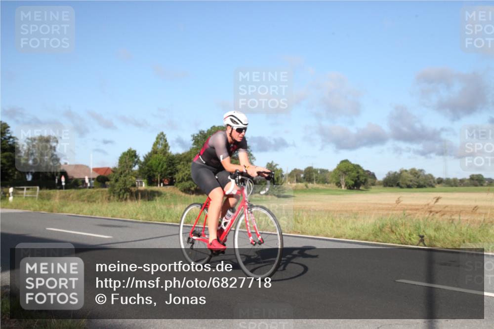 25.08.2024 - Elbe Triathlon Hamburg Fuchs,  Jonas http://msf.ph/oto/6827718 25.08.2024 09:17:51 Radfahren 323, 265, 71 meine-sportfotos.de