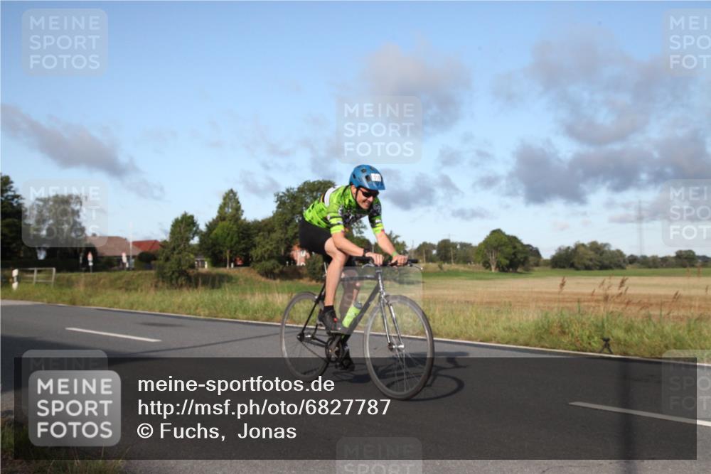 25.08.2024 - Elbe Triathlon Hamburg Fuchs,  Jonas http://msf.ph/oto/6827787 25.08.2024 09:19:23 Radfahren 268, 396, 269, 319, 40 meine-sportfotos.de