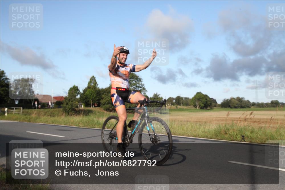 25.08.2024 - Elbe Triathlon Hamburg Fuchs,  Jonas http://msf.ph/oto/6827792 25.08.2024 09:19:34 Radfahren  meine-sportfotos.de