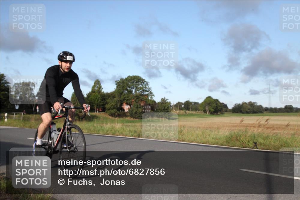 25.08.2024 - Elbe Triathlon Hamburg Fuchs,  Jonas http://msf.ph/oto/6827856 25.08.2024 09:20:59 Radfahren 100, 203, 1850, 89, 399, 267, 79 meine-sportfotos.de