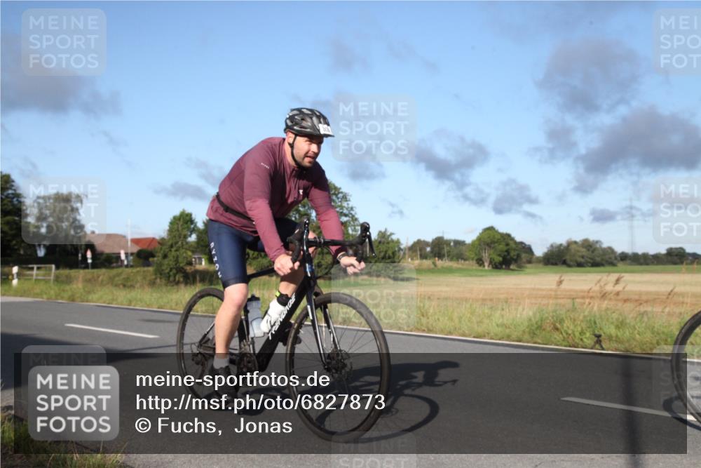 25.08.2024 - Elbe Triathlon Hamburg Fuchs,  Jonas http://msf.ph/oto/6827873 25.08.2024 09:21:12 Radfahren 39, 81, 300 meine-sportfotos.de