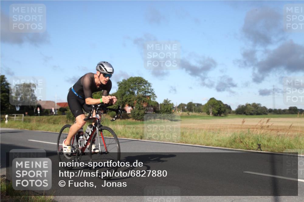 25.08.2024 - Elbe Triathlon Hamburg Fuchs,  Jonas http://msf.ph/oto/6827880 25.08.2024 09:21:24 Radfahren 246, 298, 311 meine-sportfotos.de