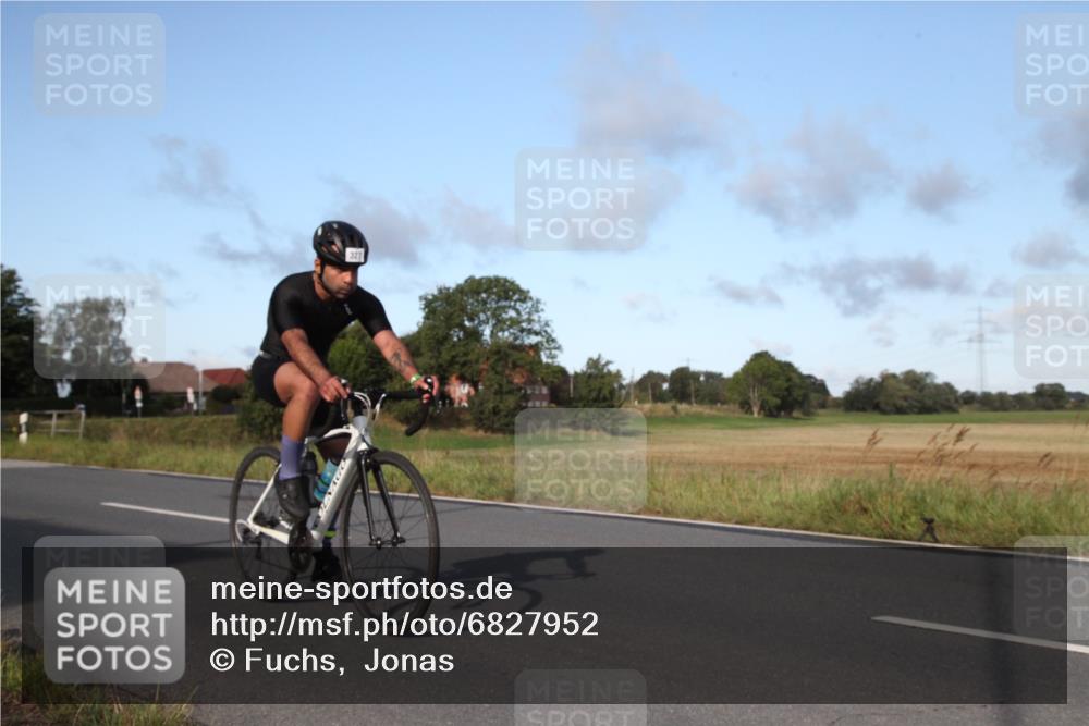 25.08.2024 - Elbe Triathlon Hamburg Fuchs,  Jonas http://msf.ph/oto/6827952 25.08.2024 09:22:42 Radfahren 91, 327, 209, 45 meine-sportfotos.de