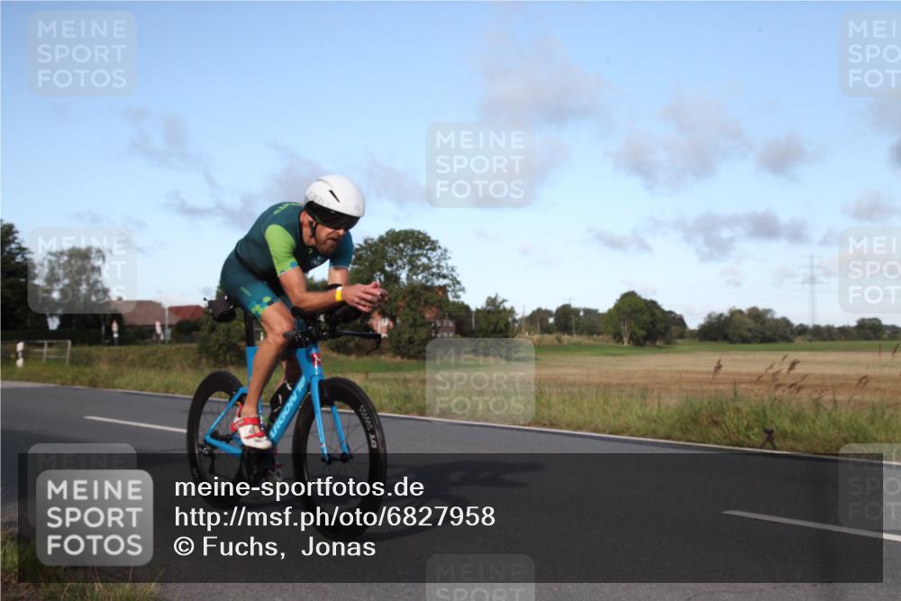 25.08.2024 - Elbe Triathlon Hamburg Fuchs,  Jonas http://msf.ph/oto/6827958 25.08.2024 09:22:45 Radfahren 327, 209, 45, 443, 266 meine-sportfotos.de