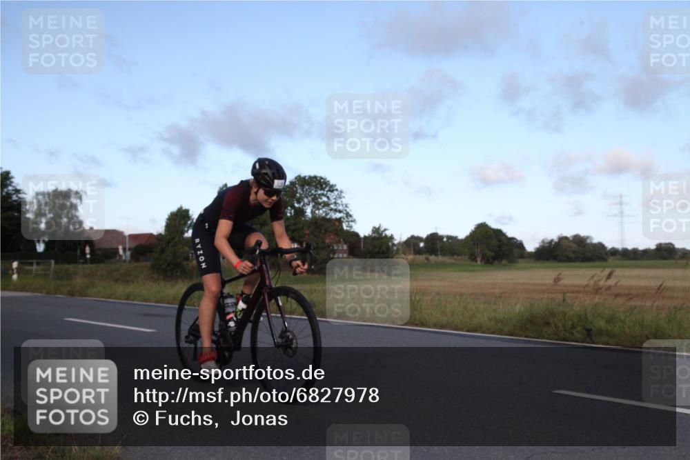 25.08.2024 - Elbe Triathlon Hamburg Fuchs,  Jonas http://msf.ph/oto/6827978 25.08.2024 09:23:16 Radfahren 105, 340, 120, 367, 198 meine-sportfotos.de