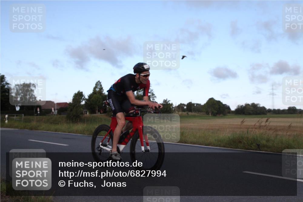 25.08.2024 - Elbe Triathlon Hamburg Fuchs,  Jonas http://msf.ph/oto/6827994 25.08.2024 09:23:36 Radfahren 86, 64, 342, 35, 153 meine-sportfotos.de