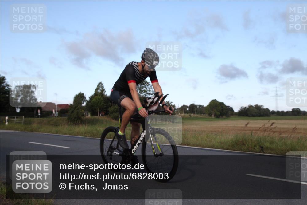 25.08.2024 - Elbe Triathlon Hamburg Fuchs,  Jonas http://msf.ph/oto/6828003 25.08.2024 09:23:50 Radfahren 310, 404, 60, 278 meine-sportfotos.de