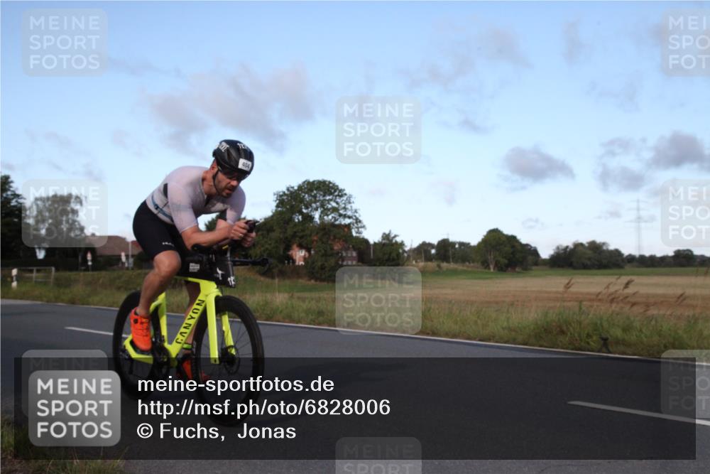 25.08.2024 - Elbe Triathlon Hamburg Fuchs,  Jonas http://msf.ph/oto/6828006 25.08.2024 09:23:52 Radfahren 310, 404, 60, 278 meine-sportfotos.de