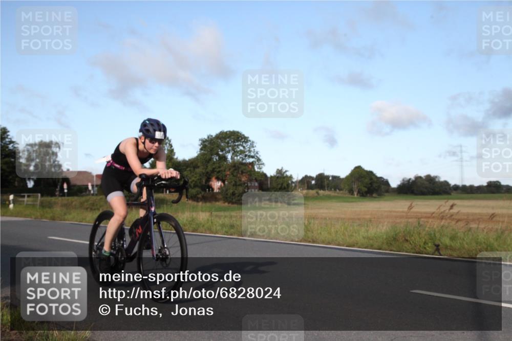 25.08.2024 - Elbe Triathlon Hamburg Fuchs,  Jonas http://msf.ph/oto/6828024 25.08.2024 09:24:10 Radfahren 76, 74, 117, 283, 97, 174 meine-sportfotos.de