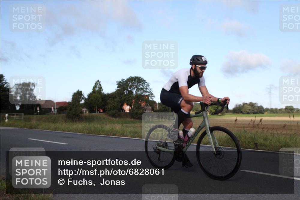 25.08.2024 - Elbe Triathlon Hamburg Fuchs,  Jonas http://msf.ph/oto/6828061 25.08.2024 09:24:45 Radfahren 161, 160, 261, 248, 349, 236, 262, 414 meine-sportfotos.de