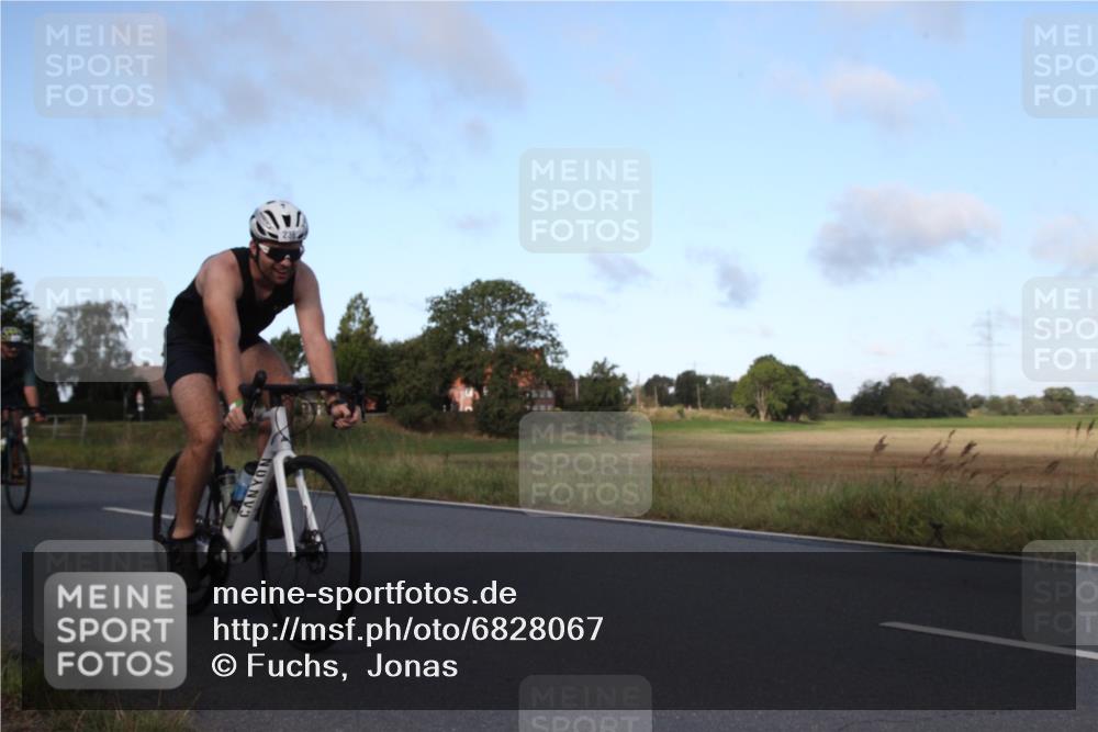 25.08.2024 - Elbe Triathlon Hamburg Fuchs,  Jonas http://msf.ph/oto/6828067 25.08.2024 09:24:49 Radfahren 160, 261, 248, 349, 236, 262, 414, 338, 237, 408 meine-sportfotos.de