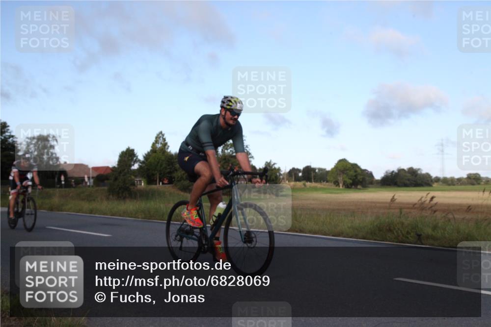 25.08.2024 - Elbe Triathlon Hamburg Fuchs,  Jonas http://msf.ph/oto/6828069 25.08.2024 09:24:49 Radfahren 160, 261, 248, 349, 236, 262, 414, 338, 237, 408 meine-sportfotos.de