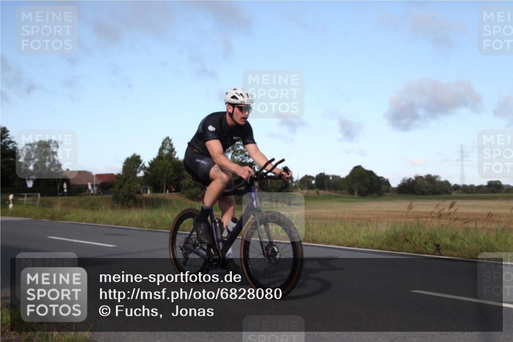 25.08.2024 - Elbe Triathlon Hamburg Fuchs,  Jonas http://msf.ph/oto/6828080 25.08.2024 09:25:02 Radfahren 220, 110, 95, 87 meine-sportfotos.de