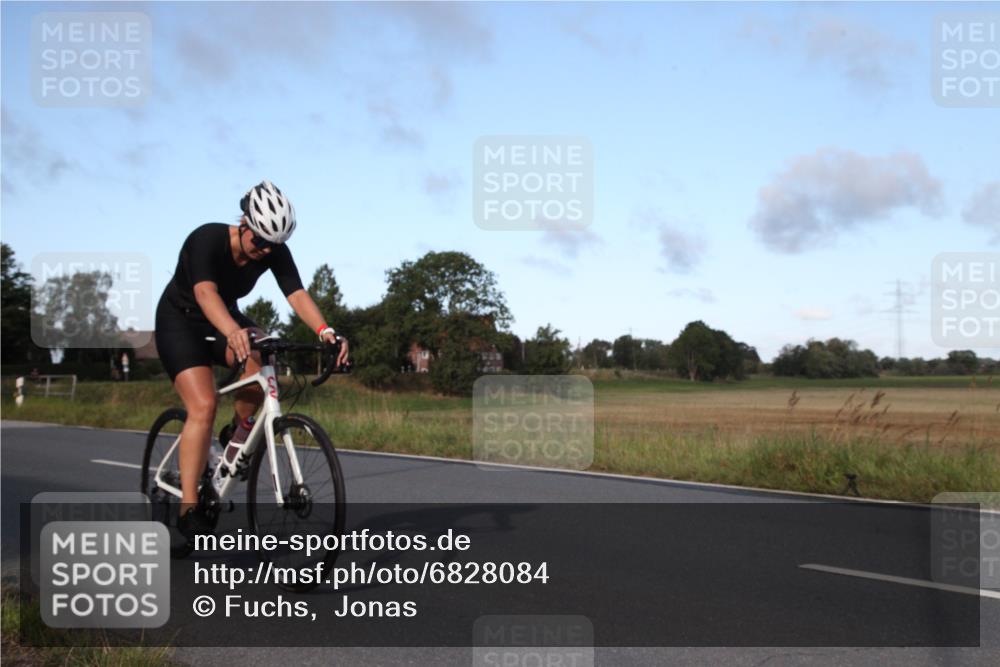 25.08.2024 - Elbe Triathlon Hamburg Fuchs,  Jonas http://msf.ph/oto/6828084 25.08.2024 09:25:04 Radfahren 220, 110, 95, 87 meine-sportfotos.de