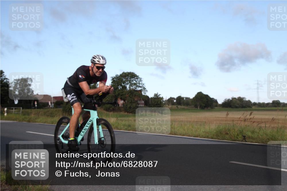 25.08.2024 - Elbe Triathlon Hamburg Fuchs,  Jonas http://msf.ph/oto/6828087 25.08.2024 09:25:06 Radfahren 220, 110, 95, 87, 303, 426 meine-sportfotos.de