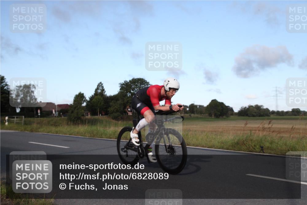 25.08.2024 - Elbe Triathlon Hamburg Fuchs,  Jonas http://msf.ph/oto/6828089 25.08.2024 09:25:09 Radfahren 110, 95, 87, 303, 426, 415 meine-sportfotos.de