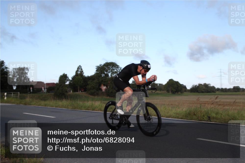 25.08.2024 - Elbe Triathlon Hamburg Fuchs,  Jonas http://msf.ph/oto/6828094 25.08.2024 09:25:13 Radfahren 87, 303, 426, 415, 226, 43 meine-sportfotos.de