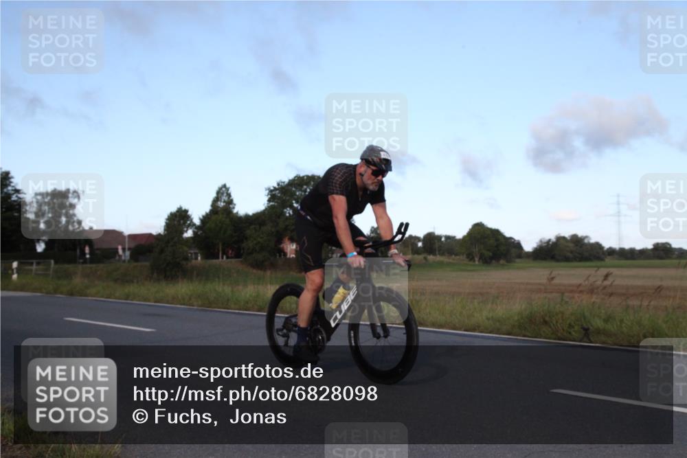 25.08.2024 - Elbe Triathlon Hamburg Fuchs,  Jonas http://msf.ph/oto/6828098 25.08.2024 09:25:16 Radfahren 303, 426, 415, 226, 43 meine-sportfotos.de