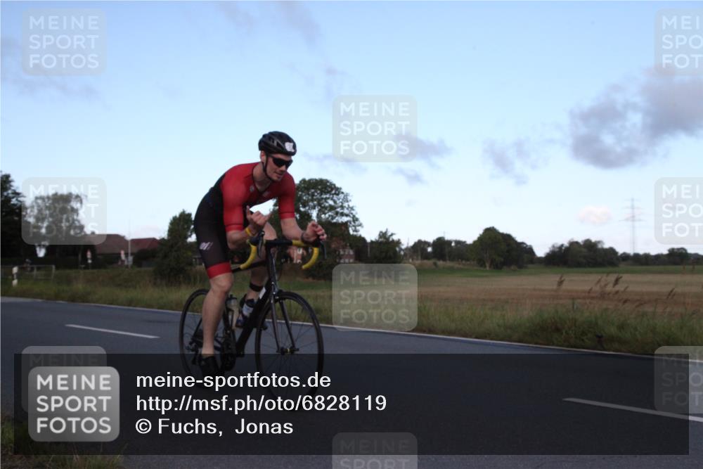 25.08.2024 - Elbe Triathlon Hamburg Fuchs,  Jonas http://msf.ph/oto/6828119 25.08.2024 09:25:50 Radfahren 347, 77, 238 meine-sportfotos.de