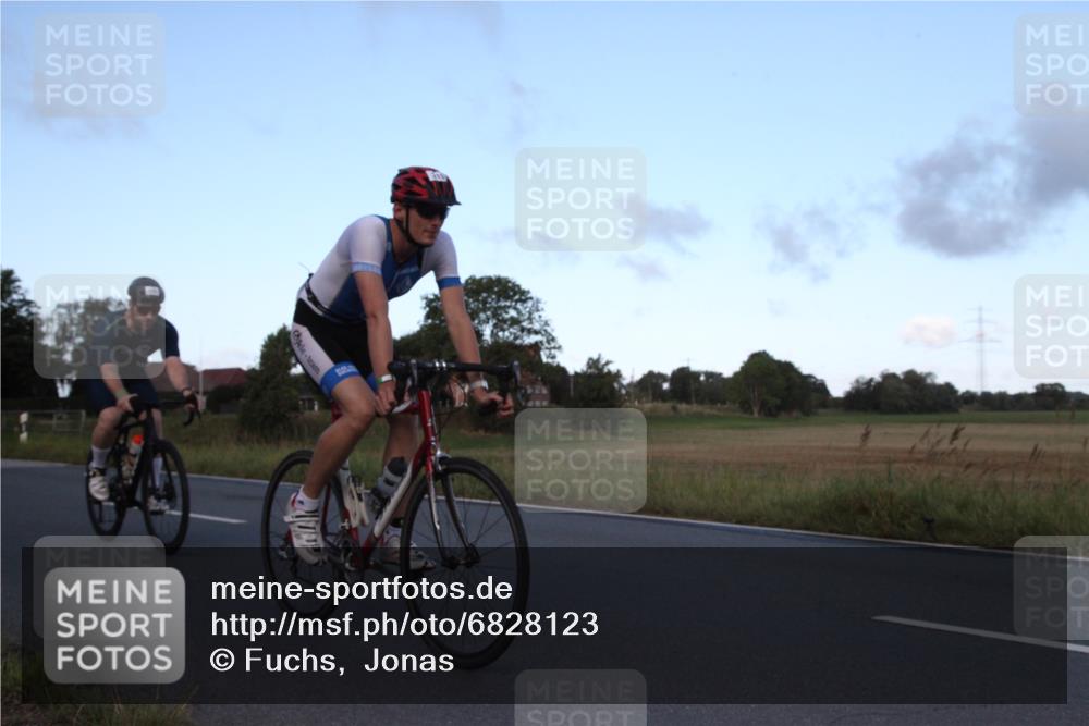 25.08.2024 - Elbe Triathlon Hamburg Fuchs,  Jonas http://msf.ph/oto/6828123 25.08.2024 09:26:00 Radfahren 210, 230, 202, 166, 222 meine-sportfotos.de