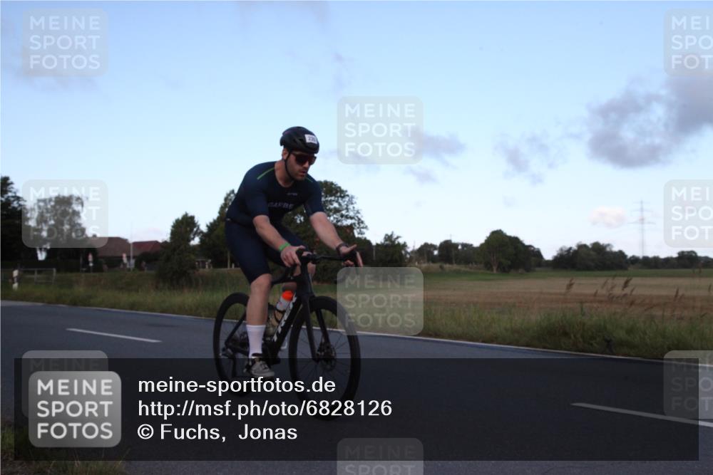 25.08.2024 - Elbe Triathlon Hamburg Fuchs,  Jonas http://msf.ph/oto/6828126 25.08.2024 09:26:00 Radfahren 210, 230, 202, 166, 222 meine-sportfotos.de