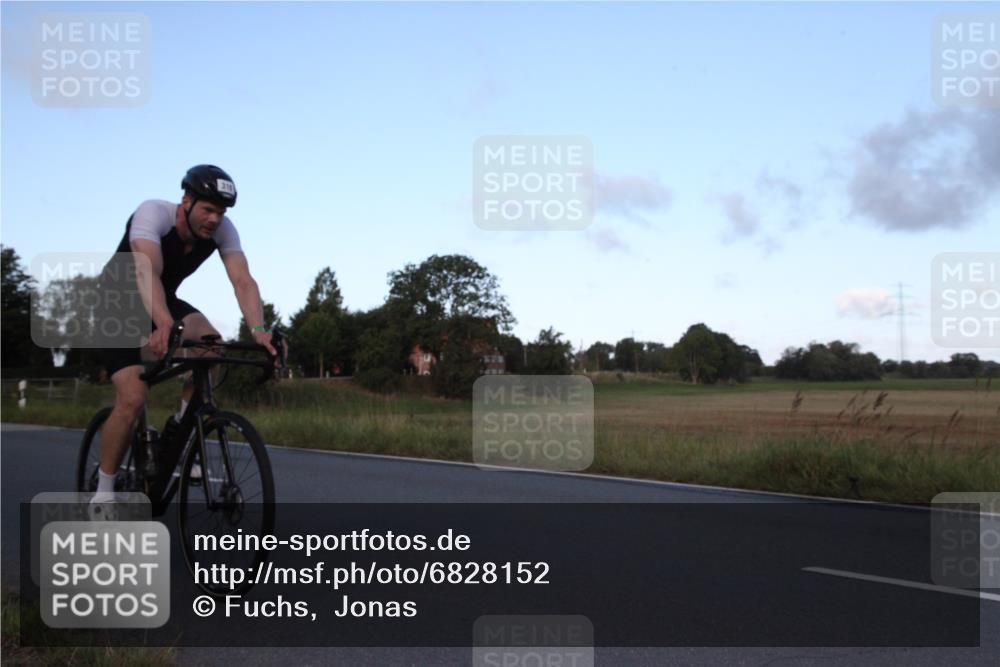 25.08.2024 - Elbe Triathlon Hamburg Fuchs,  Jonas http://msf.ph/oto/6828152 25.08.2024 09:26:15 Radfahren 252, 390, 52, 285, 318, 54 meine-sportfotos.de
