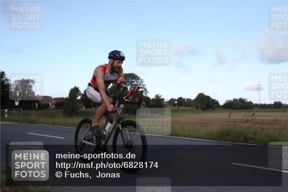 25.08.2024 - Elbe Triathlon Hamburg Fuchs,  Jonas http://msf.ph/oto/6828174 25.08.2024 09:26:38 Radfahren 370 meine-sportfotos.de