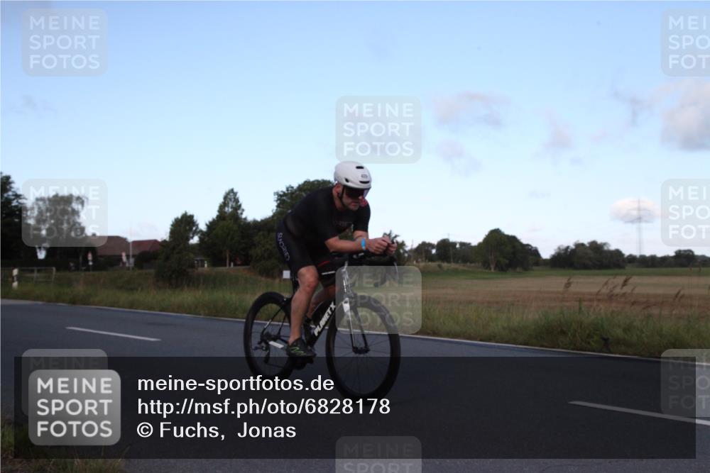 25.08.2024 - Elbe Triathlon Hamburg Fuchs,  Jonas http://msf.ph/oto/6828178 25.08.2024 09:26:54 Radfahren 185, 409, 282 meine-sportfotos.de
