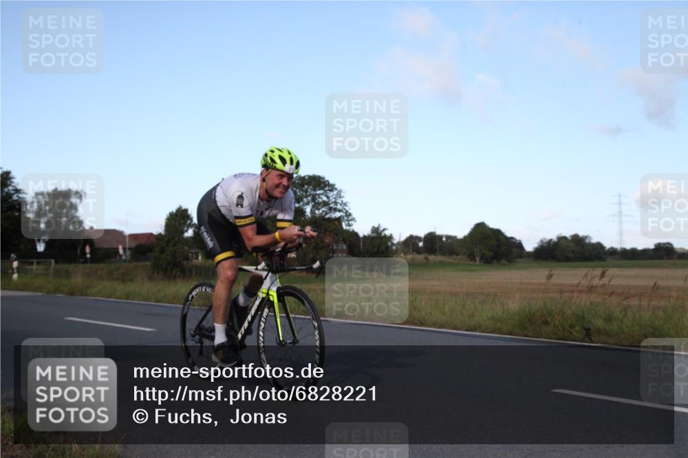 25.08.2024 - Elbe Triathlon Hamburg Fuchs,  Jonas http://msf.ph/oto/6828221 25.08.2024 09:28:07 Radfahren 41, 233, 150, 69, 207, 435, 417, 55 meine-sportfotos.de