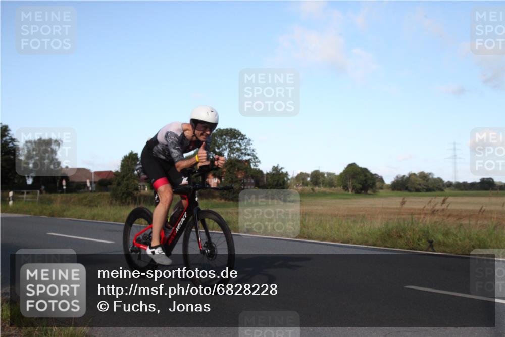 25.08.2024 - Elbe Triathlon Hamburg Fuchs,  Jonas http://msf.ph/oto/6828228 25.08.2024 09:28:13 Radfahren 207, 435, 417, 55, 270, 358, 398 meine-sportfotos.de