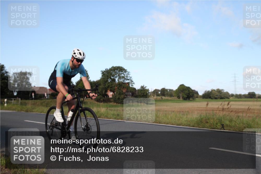 25.08.2024 - Elbe Triathlon Hamburg Fuchs,  Jonas http://msf.ph/oto/6828233 25.08.2024 09:28:17 Radfahren 55, 270, 358, 398 meine-sportfotos.de