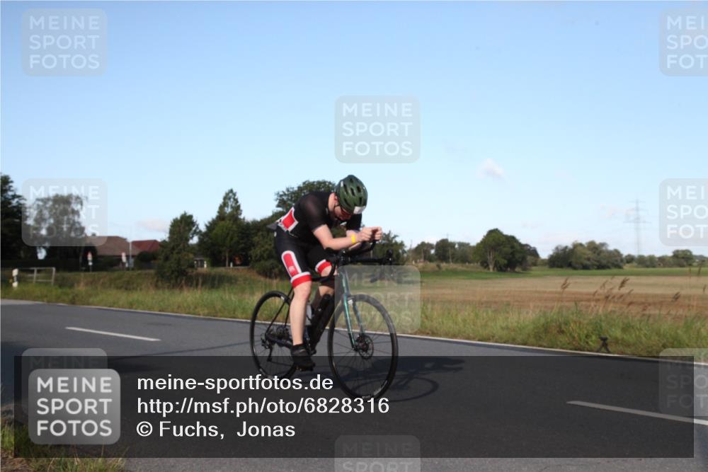 25.08.2024 - Elbe Triathlon Hamburg Fuchs,  Jonas http://msf.ph/oto/6828316 25.08.2024 09:29:26 Radfahren 264, 33, 63, 135, 359, 357 meine-sportfotos.de