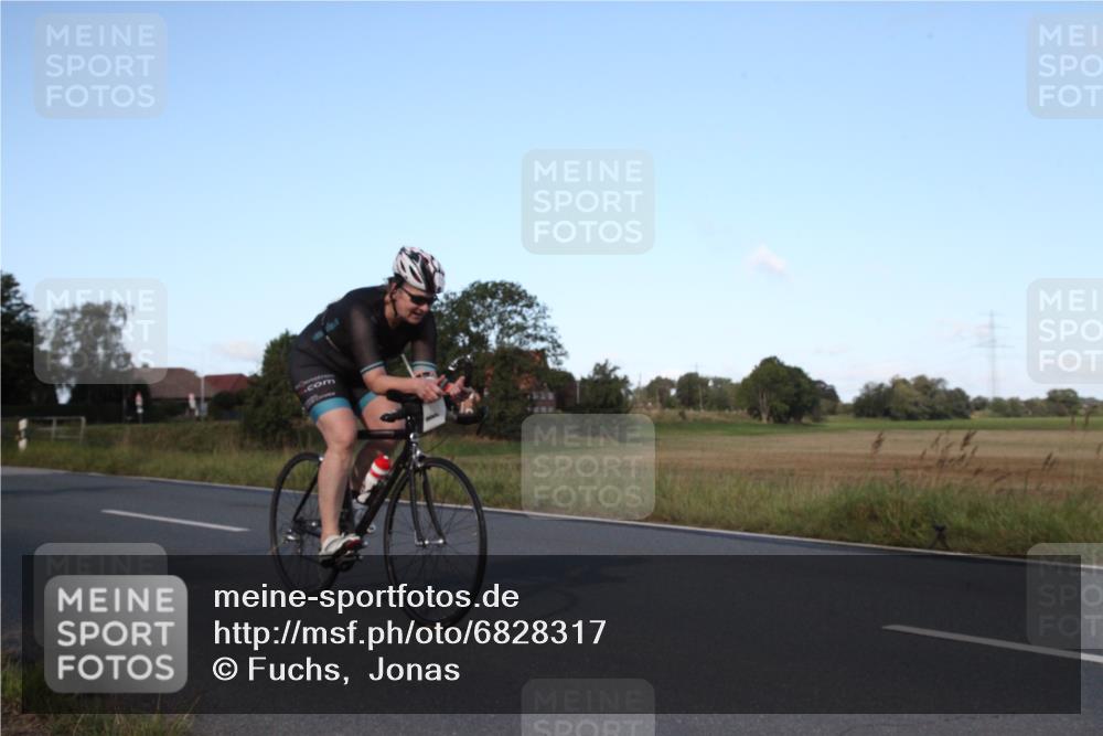 25.08.2024 - Elbe Triathlon Hamburg Fuchs,  Jonas http://msf.ph/oto/6828317 25.08.2024 09:29:30 Radfahren 33, 63, 135, 359, 357 meine-sportfotos.de