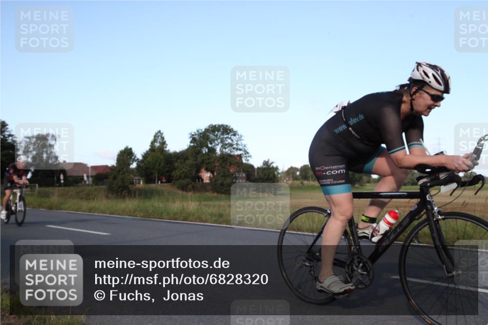 25.08.2024 - Elbe Triathlon Hamburg Fuchs,  Jonas http://msf.ph/oto/6828320 25.08.2024 09:29:30 Radfahren 33, 63, 135, 359, 357 meine-sportfotos.de