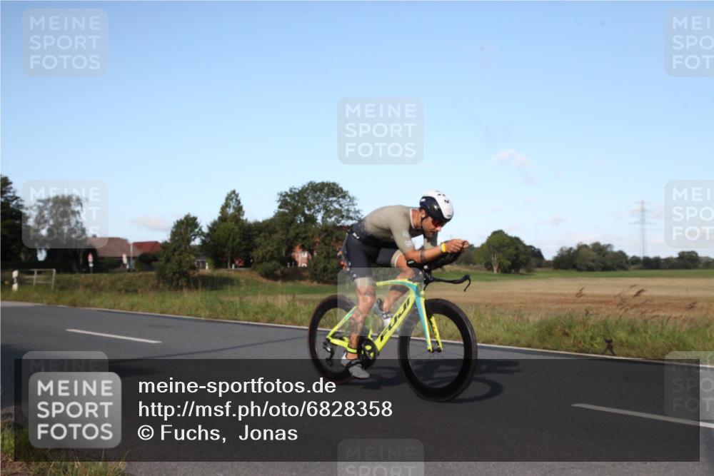 25.08.2024 - Elbe Triathlon Hamburg Fuchs,  Jonas http://msf.ph/oto/6828358 25.08.2024 09:30:02 Radfahren 305, 101, 231, 221 meine-sportfotos.de