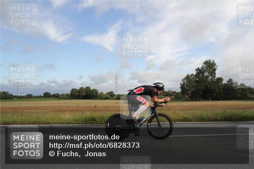 25.08.2024 - Elbe Triathlon Hamburg Fuchs,  Jonas http://msf.ph/oto/6828373 25.08.2024 08:36:29 Radfahren 65 meine-sportfotos.de