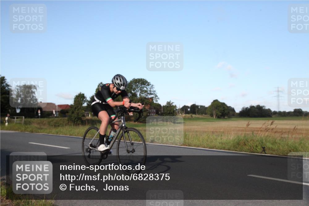25.08.2024 - Elbe Triathlon Hamburg Fuchs,  Jonas http://msf.ph/oto/6828375 25.08.2024 09:30:15 Radfahren 114, 182, 214, 137 meine-sportfotos.de