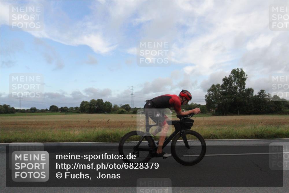 25.08.2024 - Elbe Triathlon Hamburg Fuchs,  Jonas http://msf.ph/oto/6828379 25.08.2024 08:37:59 Radfahren 78, 82 meine-sportfotos.de