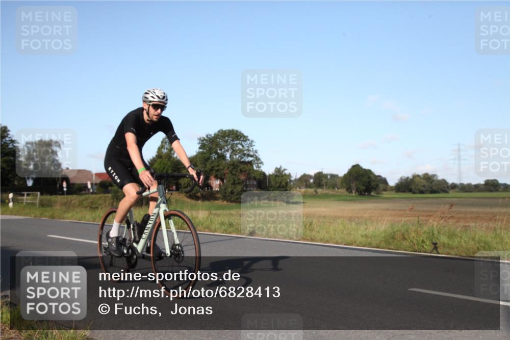 25.08.2024 - Elbe Triathlon Hamburg Fuchs,  Jonas http://msf.ph/oto/6828413 25.08.2024 09:30:40 Radfahren 88, 250, 70, 44, 304, 362 meine-sportfotos.de