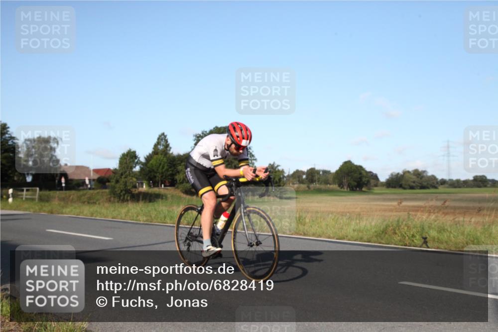 25.08.2024 - Elbe Triathlon Hamburg Fuchs,  Jonas http://msf.ph/oto/6828419 25.08.2024 09:30:41 Radfahren 88, 250, 70, 44, 304, 362 meine-sportfotos.de