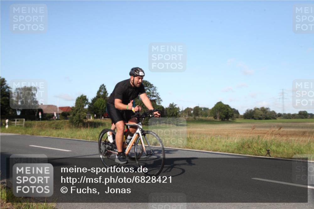 25.08.2024 - Elbe Triathlon Hamburg Fuchs,  Jonas http://msf.ph/oto/6828421 25.08.2024 09:30:43 Radfahren 250, 70, 44, 304, 362 meine-sportfotos.de