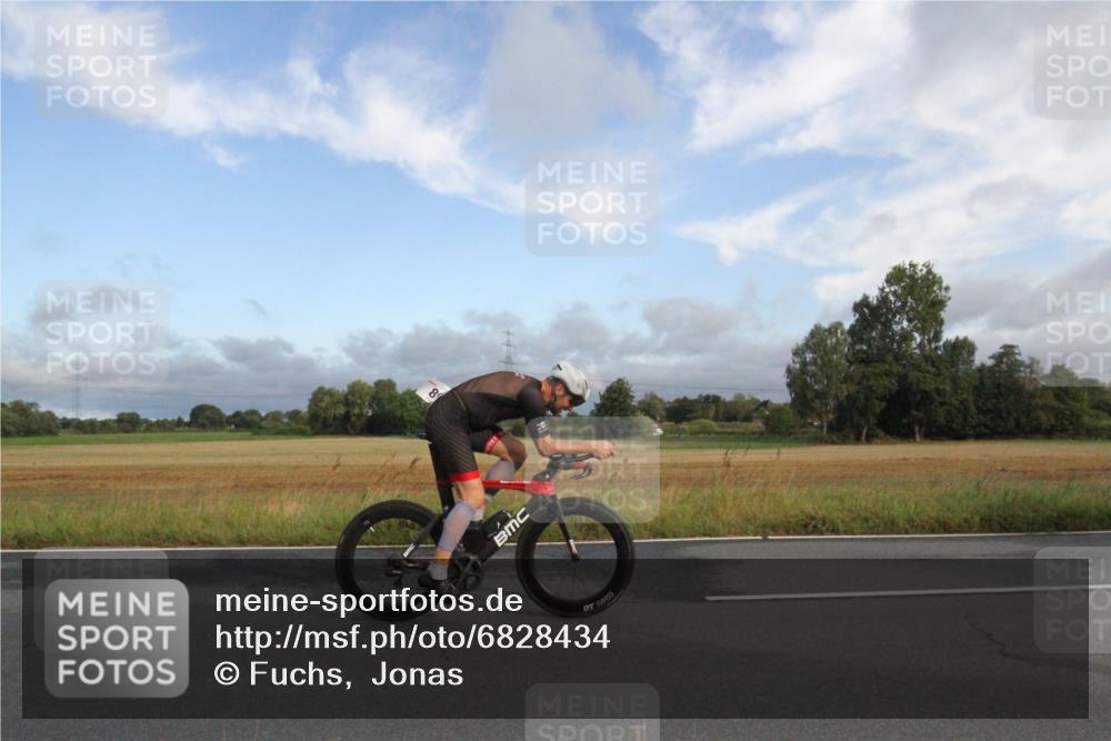 25.08.2024 - Elbe Triathlon Hamburg Fuchs,  Jonas http://msf.ph/oto/6828434 25.08.2024 08:40:55 Radfahren 81, 89, 56 meine-sportfotos.de
