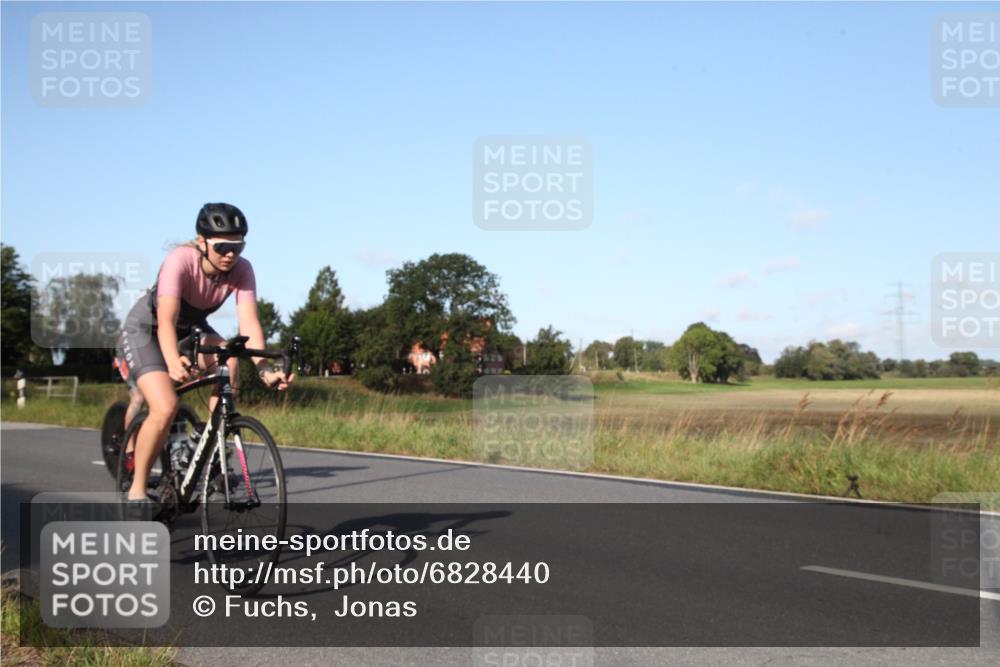 25.08.2024 - Elbe Triathlon Hamburg Fuchs,  Jonas http://msf.ph/oto/6828440 25.08.2024 09:30:57 Radfahren 438, 383, 145, 400, 254 meine-sportfotos.de