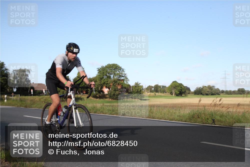 25.08.2024 - Elbe Triathlon Hamburg Fuchs,  Jonas http://msf.ph/oto/6828450 25.08.2024 09:31:04 Radfahren 400, 254, 271, 67, 113, 136, 187, 257, 302 meine-sportfotos.de