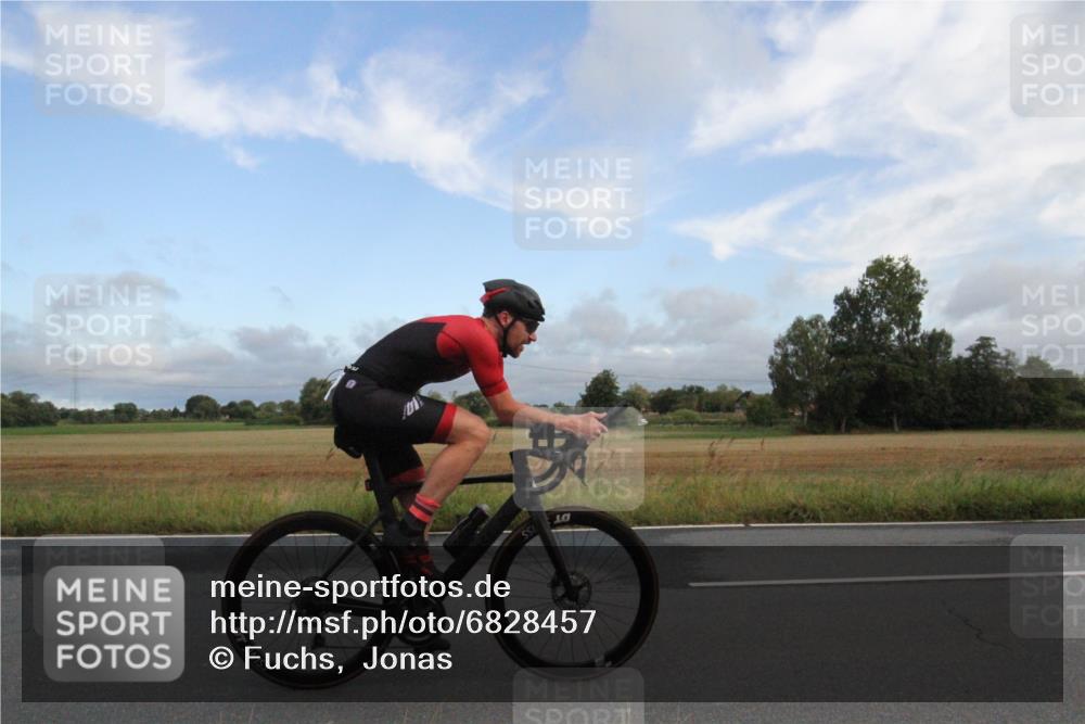 25.08.2024 - Elbe Triathlon Hamburg Fuchs,  Jonas http://msf.ph/oto/6828457 25.08.2024 08:41:09 Radfahren 50, 39, 34, 75 meine-sportfotos.de
