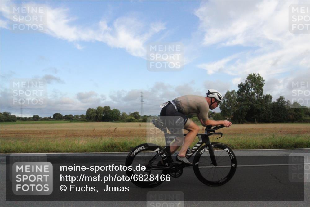 25.08.2024 - Elbe Triathlon Hamburg Fuchs,  Jonas http://msf.ph/oto/6828466 25.08.2024 08:41:29 Radfahren 76, 99, 77, 42 meine-sportfotos.de